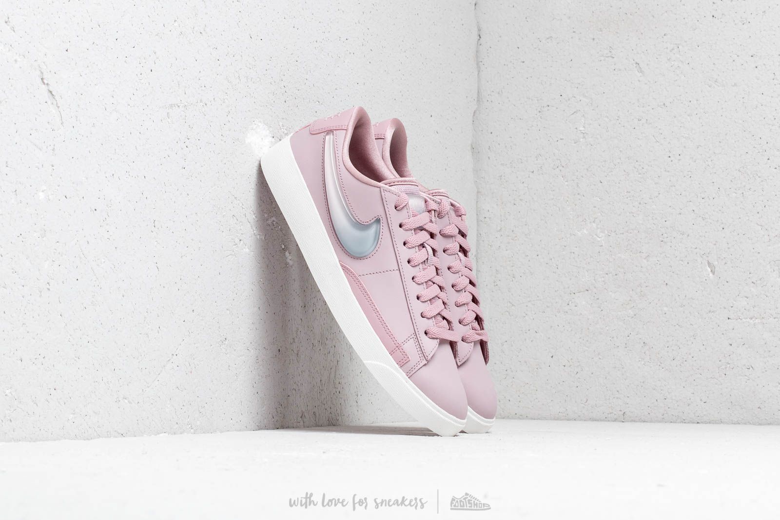Nike blazer shop low lx pink