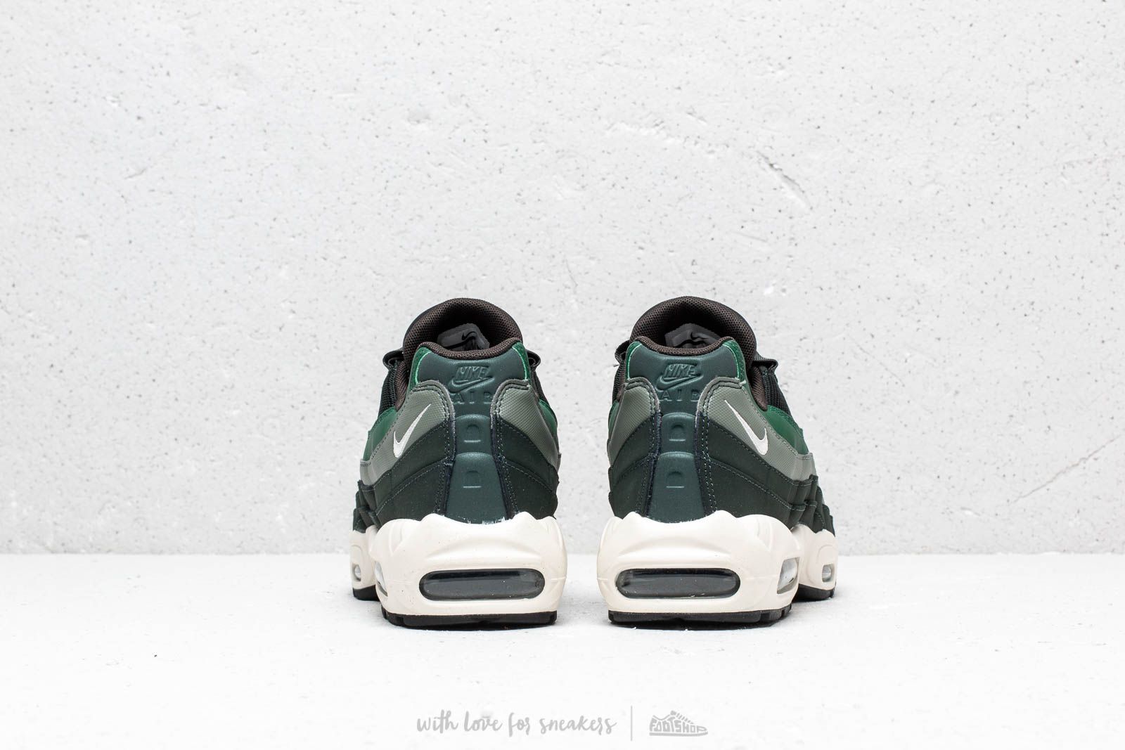 Chaussures et baskets homme Nike Air Max 95 Essential Outdoor Green/ Sail-Fir-Vintage Lichen