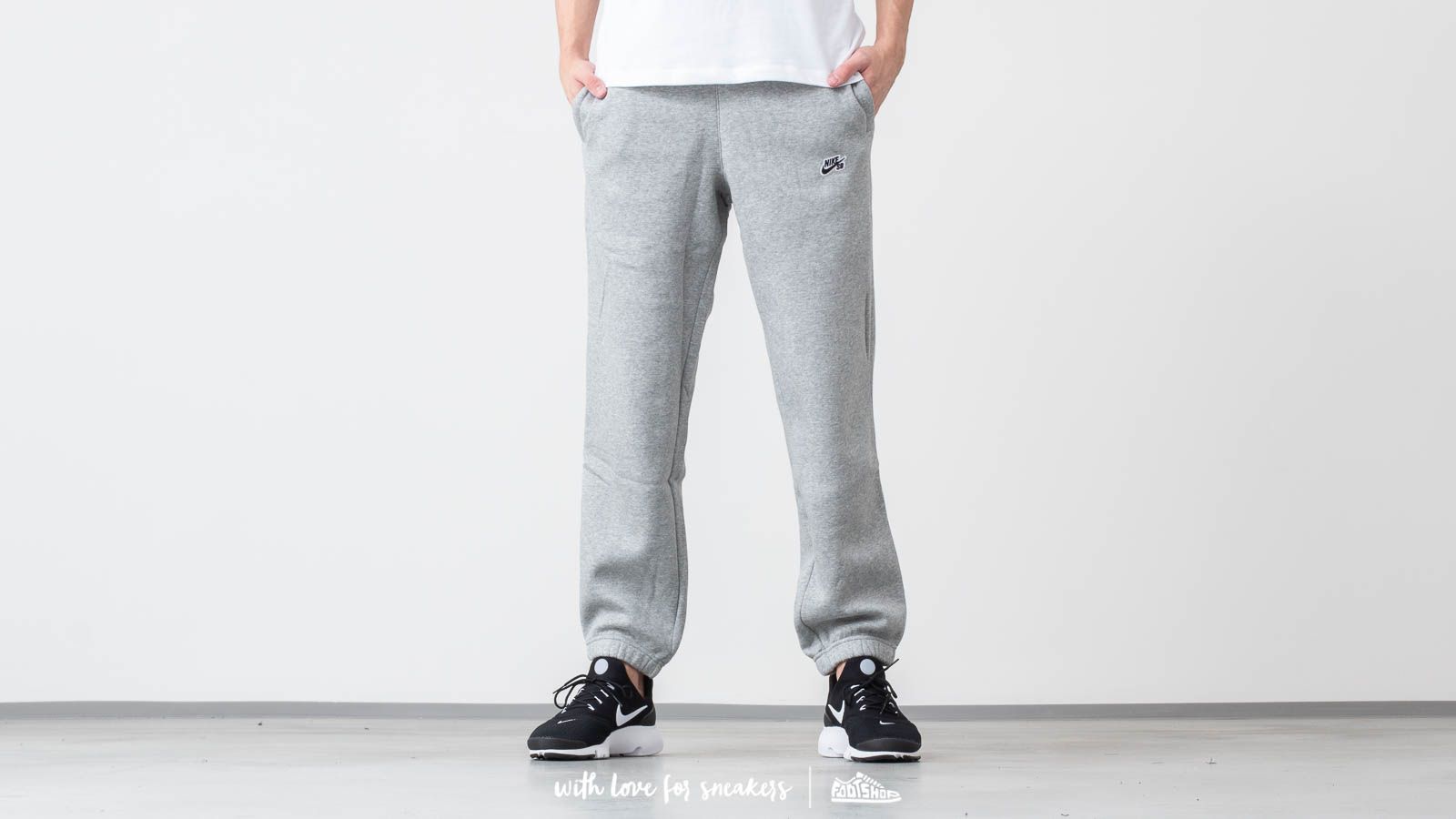 Džíny a kalhoty Nike SB Icon Sportwear Pants Grey