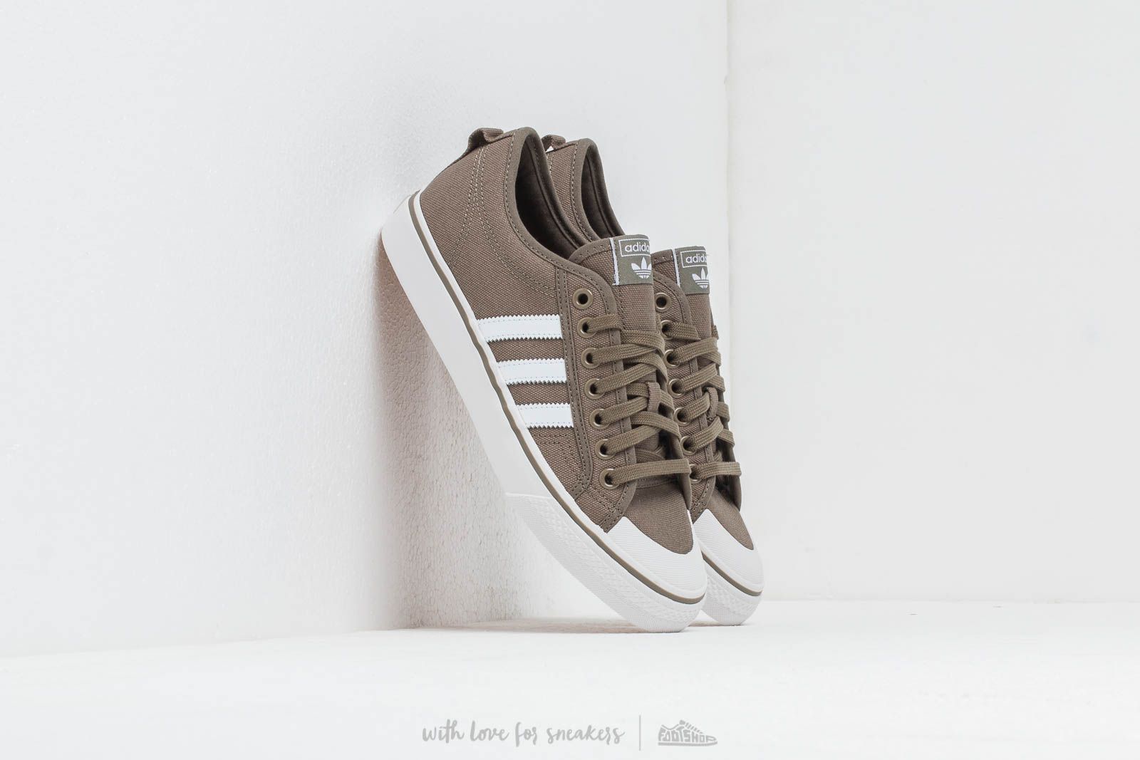 Khaki deals adidas nizza