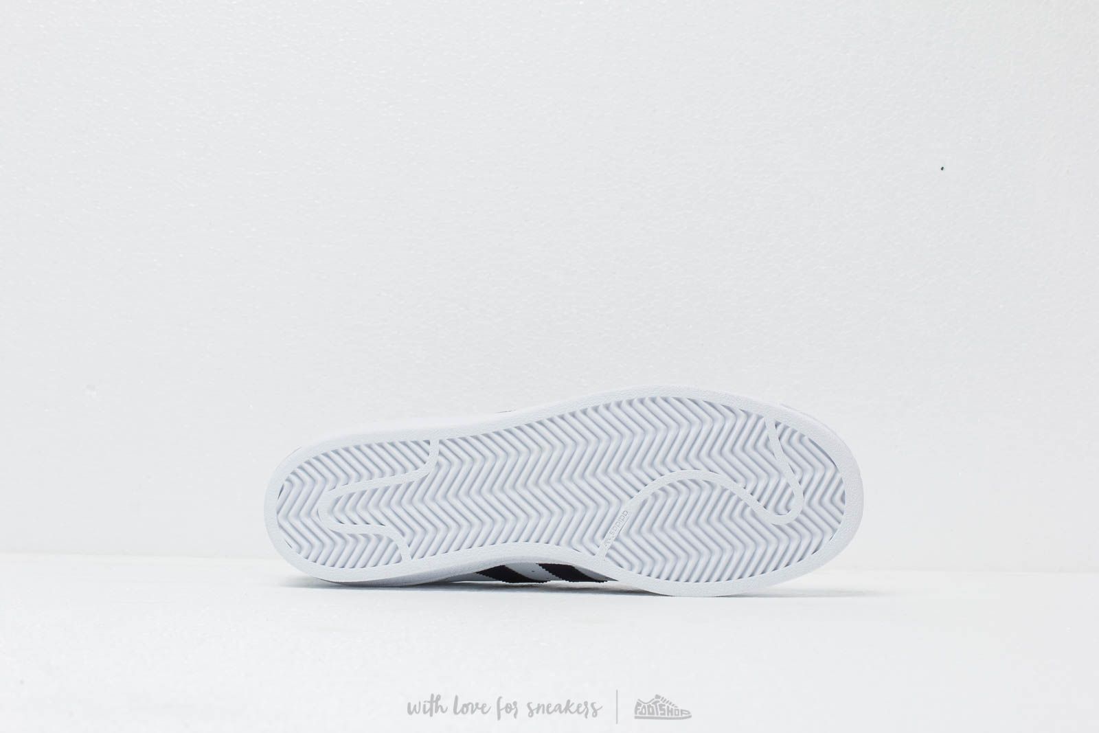 Încălțăminte și sneakerși pentru femei adidas Superstar W Ftw White/ Legpur/ Core Black