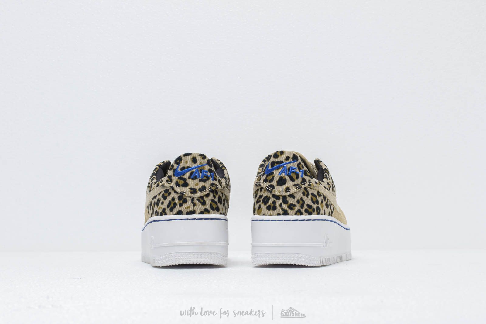 Chaussures et baskets femme Nike W Air Force 1 Sage Low Premium Desert Ore Racer Blue Black Wheat Footshop
