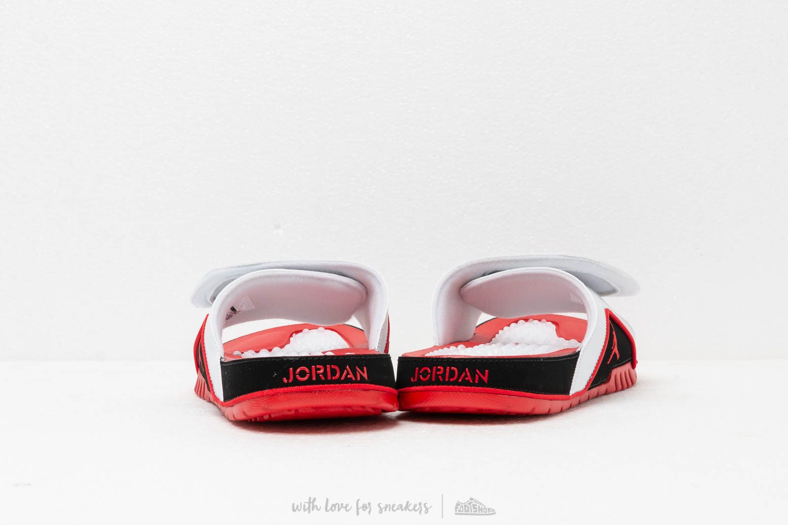 Férfi cipők Jordan Hydro Iv Retro White/ Fire Red-Black-Fire Red