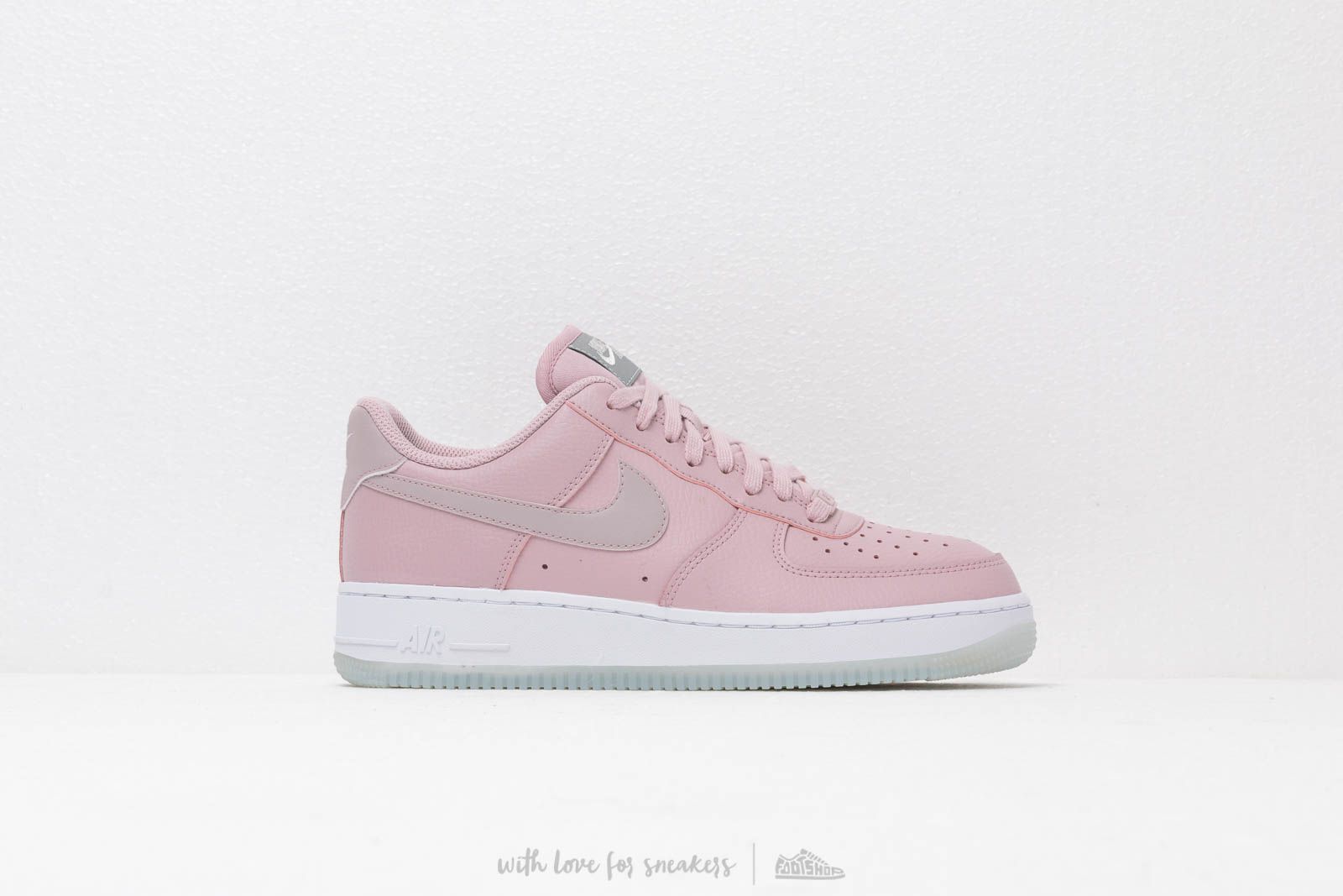 Women s shoes Nike Wmns Air Force 1 07 Ess Plum Chalk Plum Chalk White Mtlc Luster Footshop