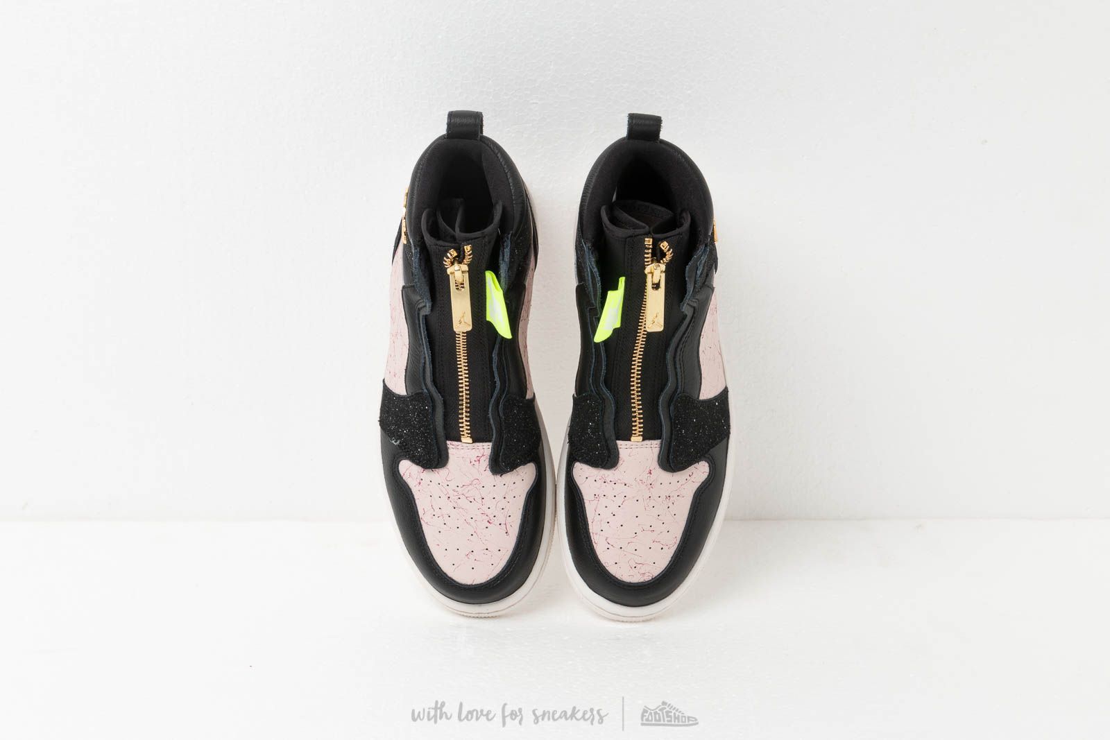 Zapatillas mujer Air Jordan Wmns 1 High Zip Black/ Metallic Gold-Phantom-Silt Red