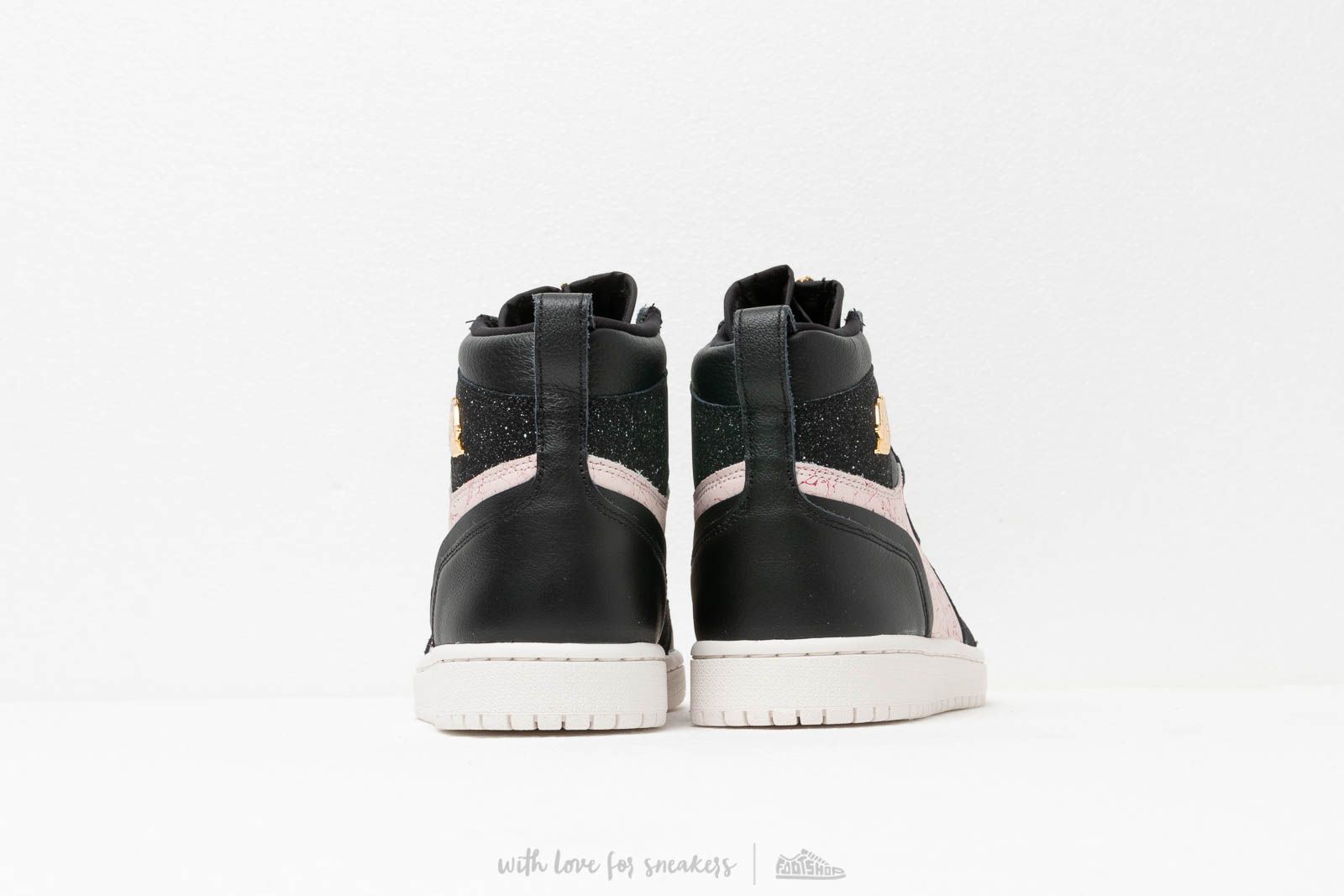 Zapatillas mujer Air Jordan Wmns 1 High Zip Black/ Metallic Gold-Phantom-Silt Red