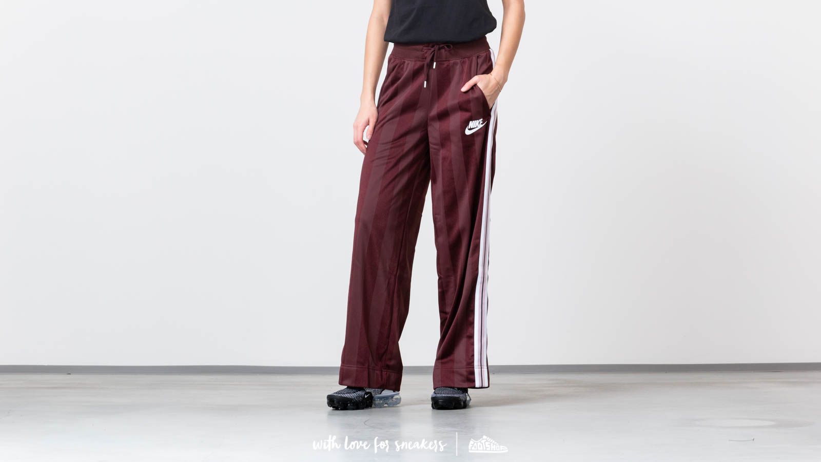 Nike white 2025 striped pants