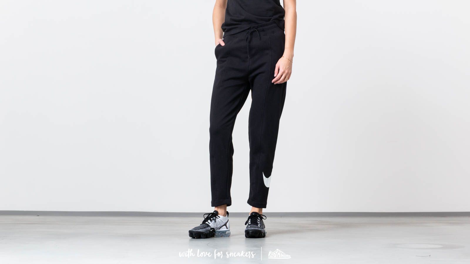 Trenirka hlače  Nike Sportswear Swoosh French Terry Pants Black/ Summit White