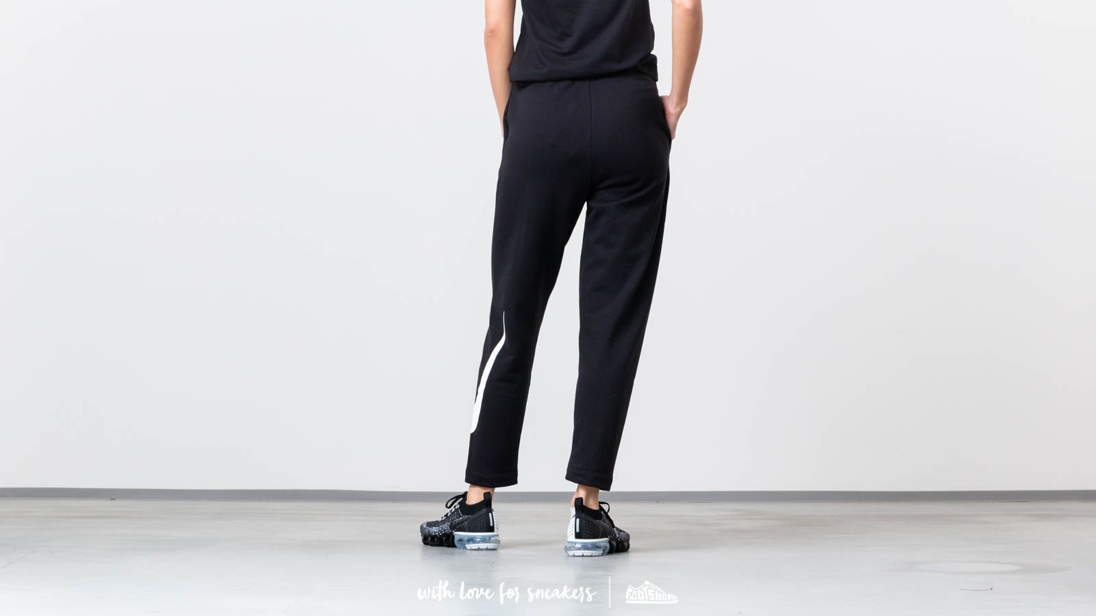 Trenirka hlače  Nike Sportswear Swoosh French Terry Pants Black/ Summit White
