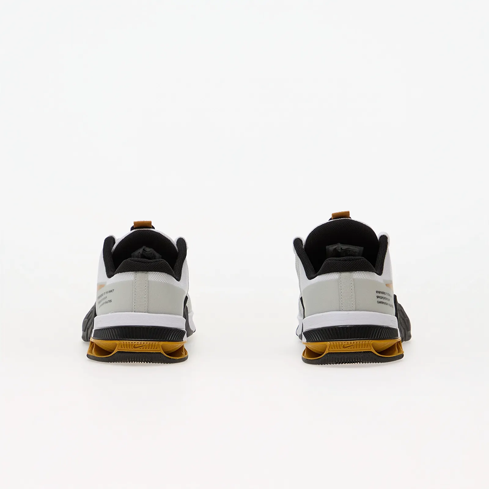 Baskets homme Nike Metcon 8 White/ Gold Suede-Black-Photon Dust
