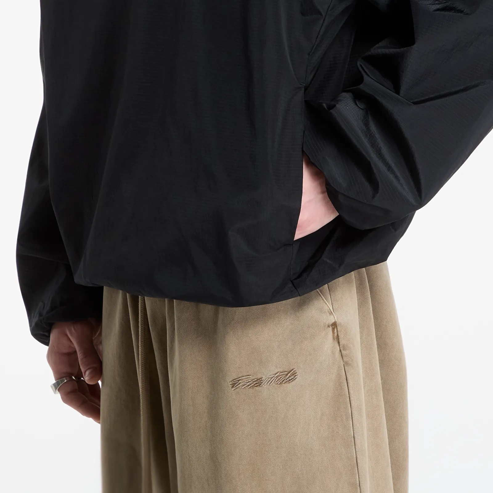 Hoodies für Männer Fear Of God Essentials Modern Mockneck Pullover Black