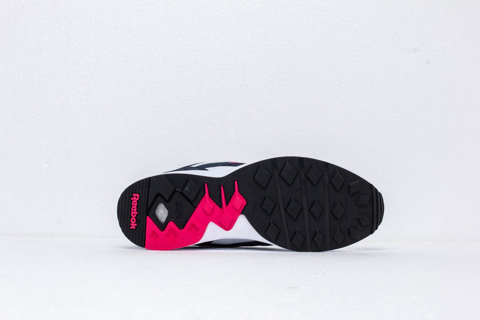 Reebok pyro leather trainers white navy best sale