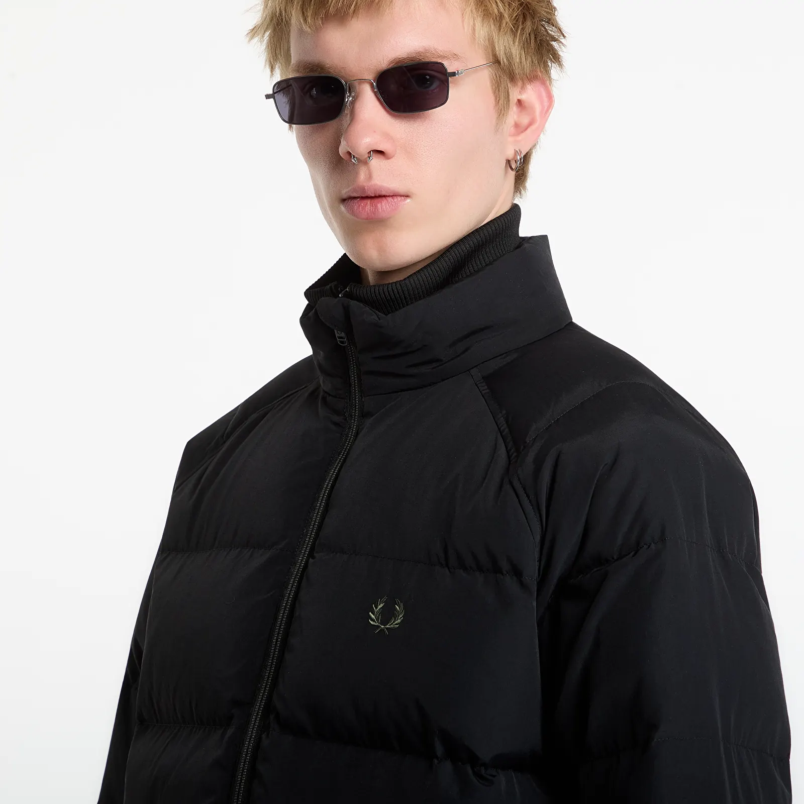 Куртки FRED PERRY Raglan Sleeve Padded Jacket Black