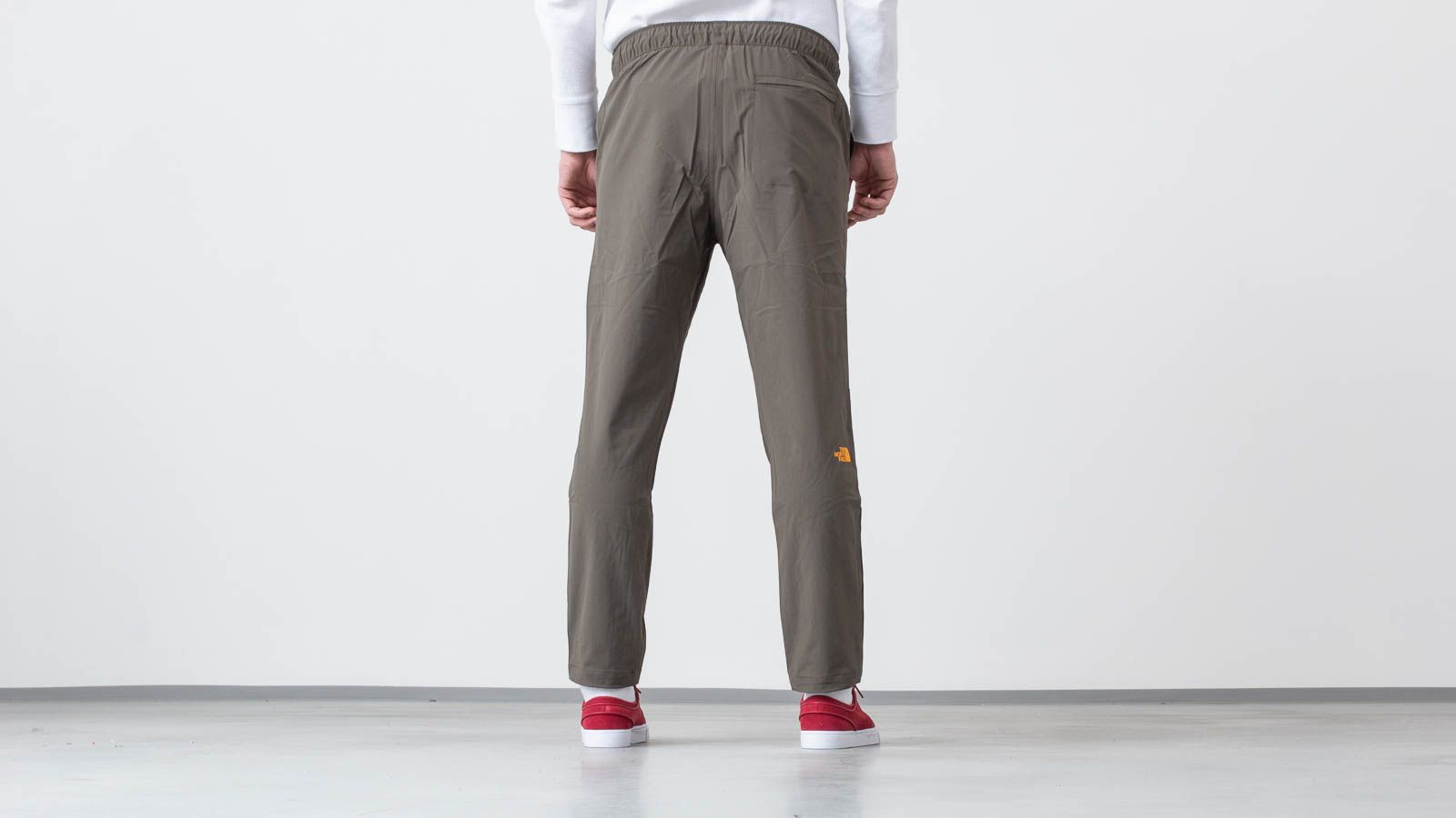 Панталони The North Face Tech Woven Pants New Taupe Green/ Zinnia Orange