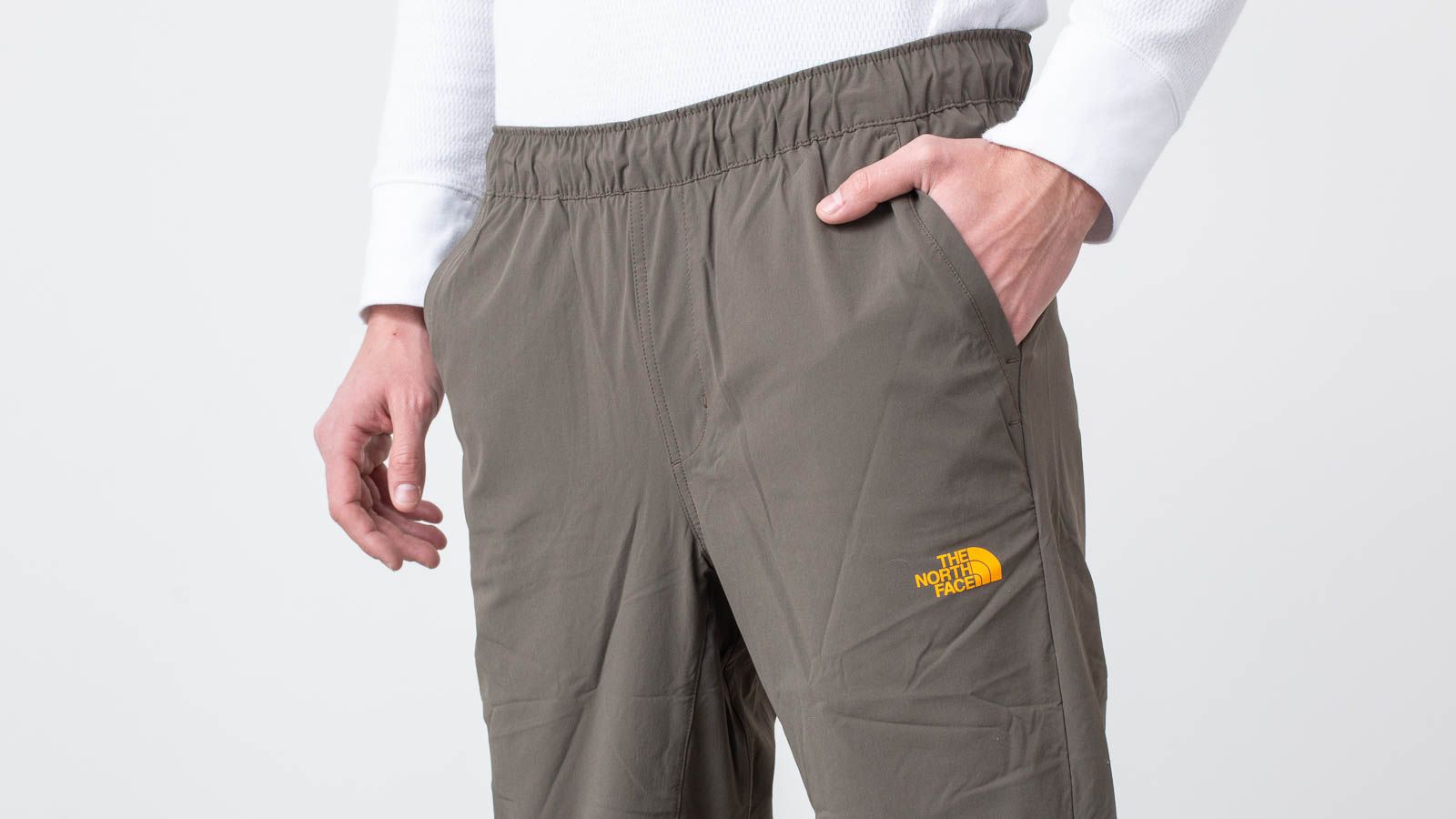 Панталони The North Face Tech Woven Pants New Taupe Green/ Zinnia Orange
