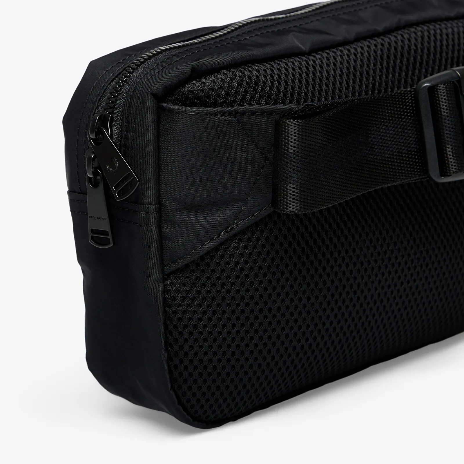 Moške torbe za na ramo FRED PERRY Crinkle Nylon Crossbody Black