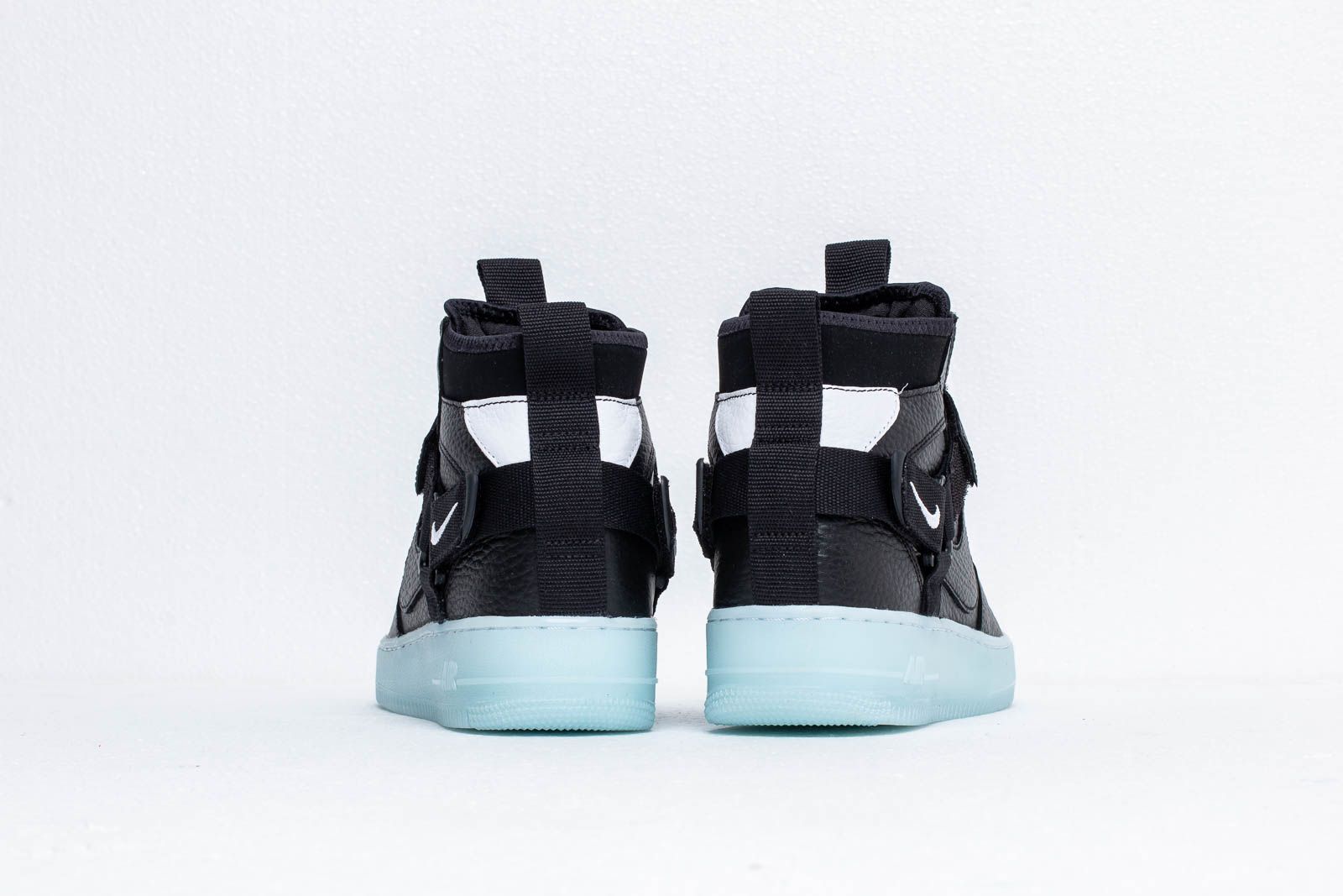 Chaussures et baskets homme Nike Air Force 1 Utility Mid Black Half Blue White Footshop
