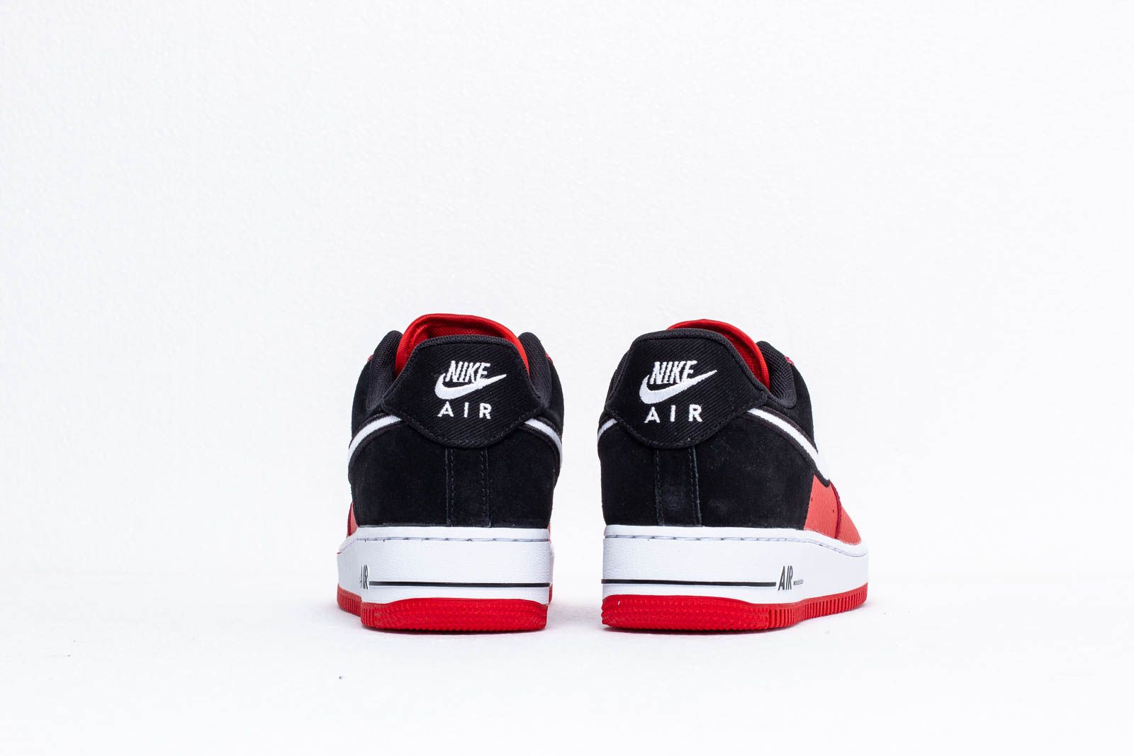 Chaussures et baskets homme Nike Air Force 1 07 Lv8 1 Mystic Red White Black Footshop