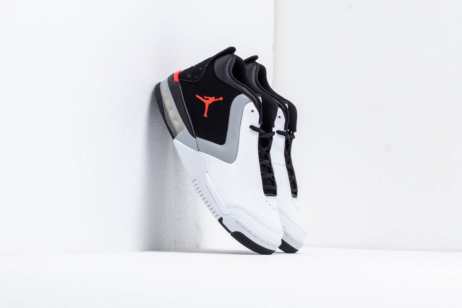 Nike jordan big fund white top
