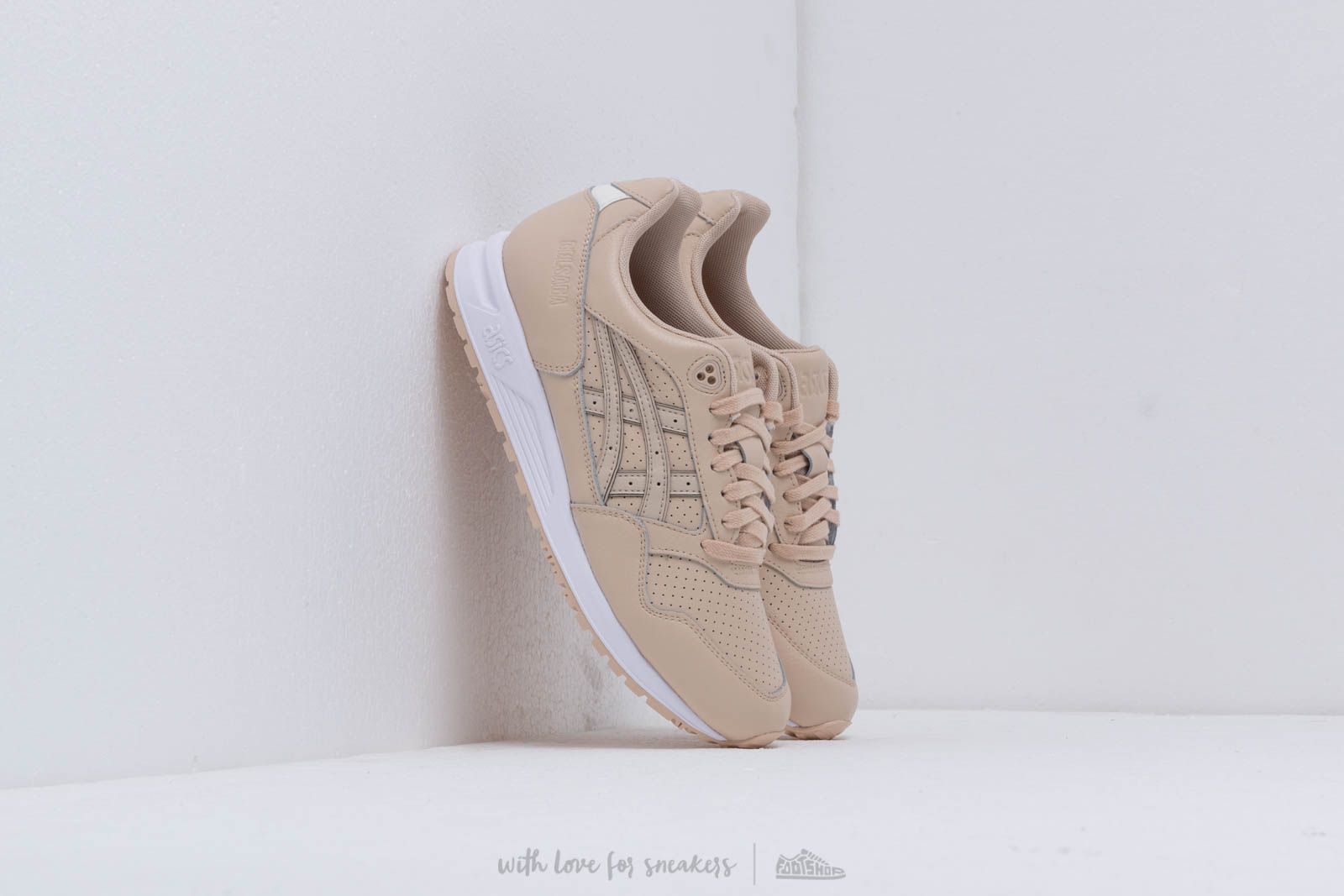 Asics gel saga hotsell beige