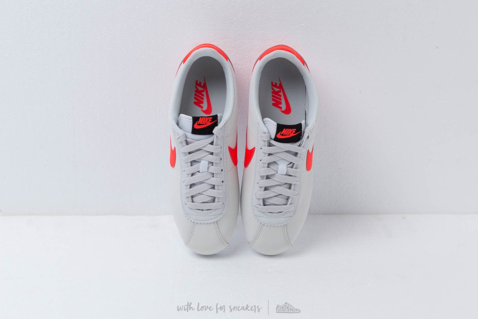 Nike cortez platinum tint sales