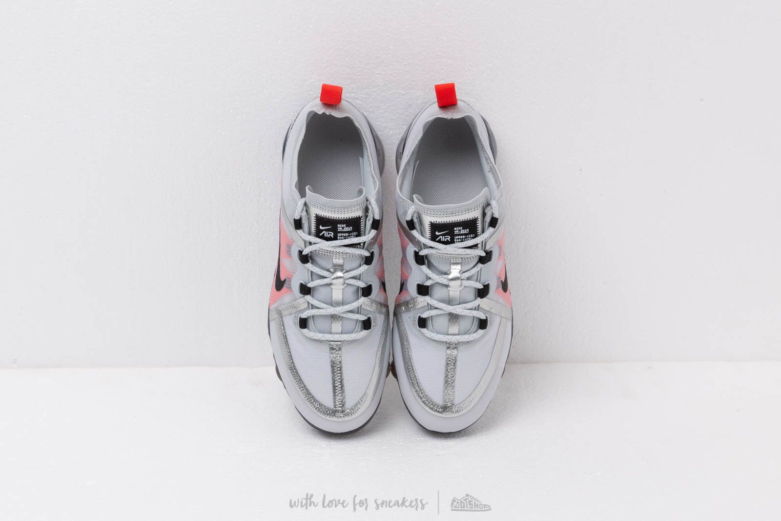 Nike vapormax 2019 white orange 2025