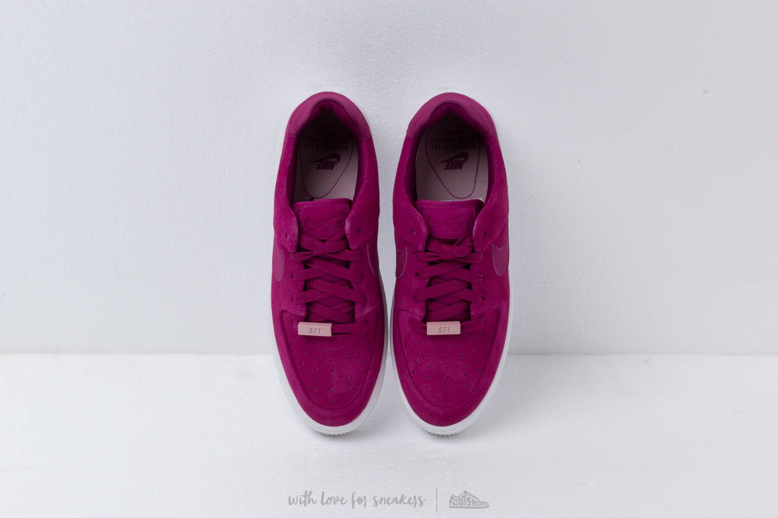 Nike quest plum sales chalk true berry