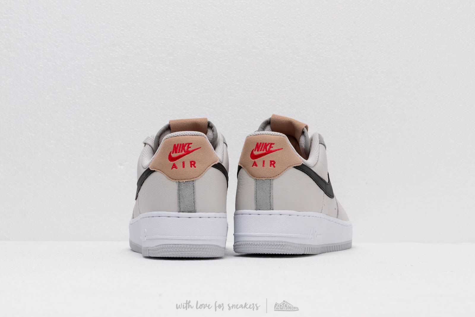 Nike air force 1 light bone black mica green on sale