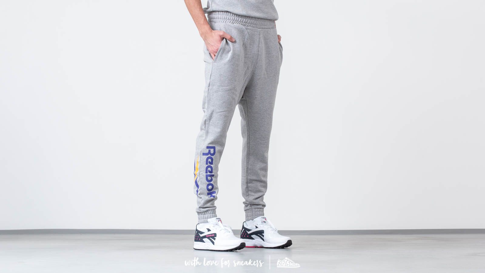 Pants and jeans Reebok Classic Vector Jogger Pants Grey Heather