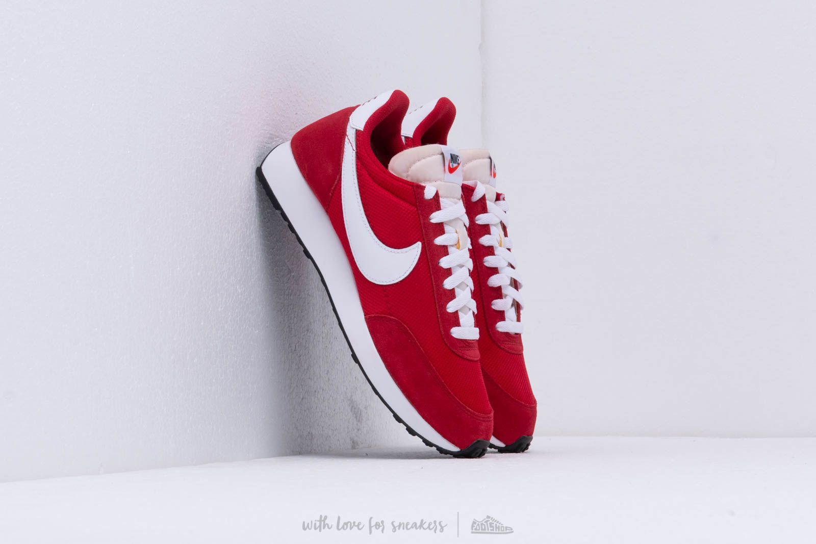 Nike tailwind 79 gym deals red