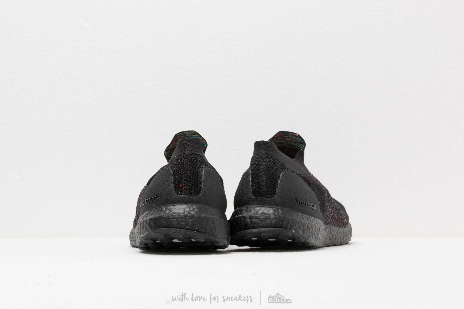 Laceless on sale ultraboost black