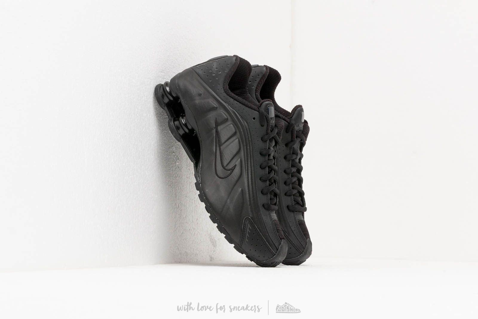 Chaussures et baskets homme Nike Shox R4 Black/ Black-Black