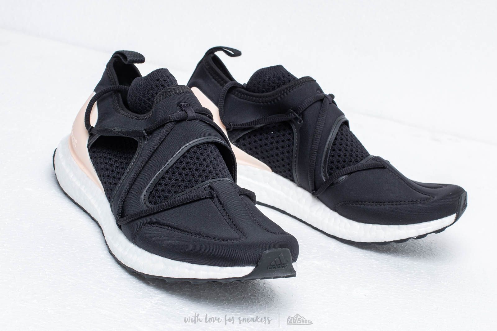 Damen Sneaker und Schuhe adidas x Stella McCartney Ultraboost T. S. Core Black/ Core Black