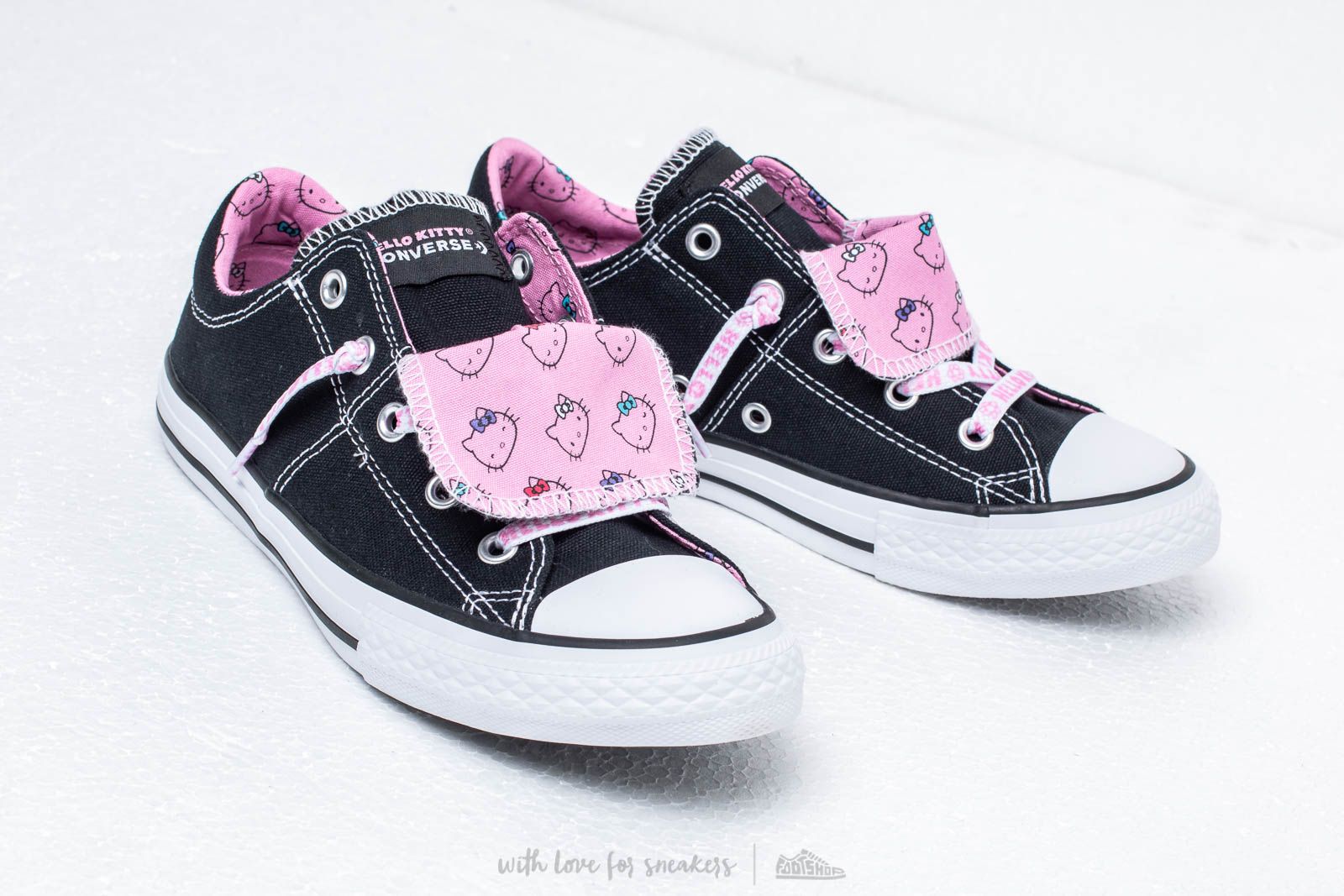Converse hello best sale kitty rose