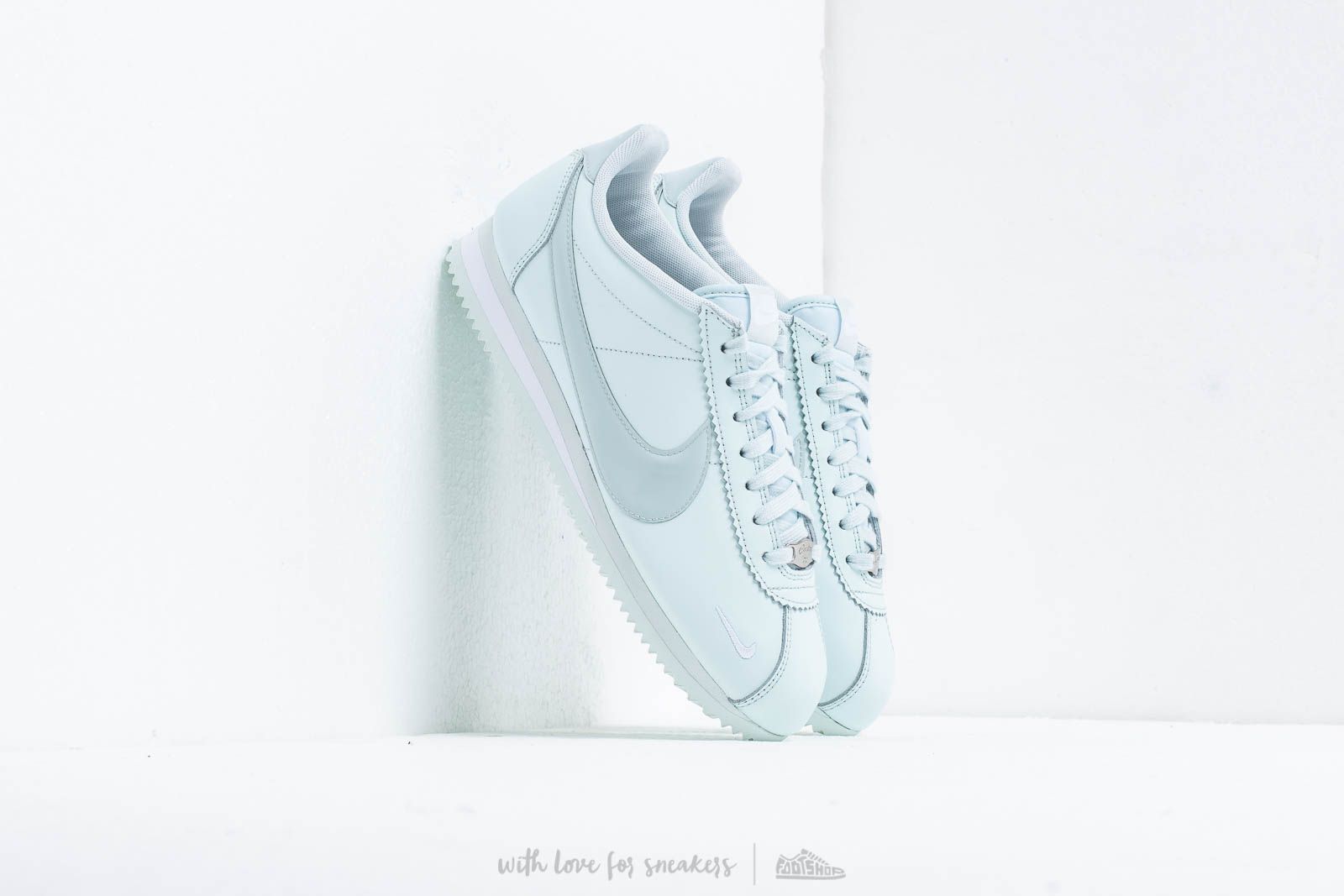 Încălțăminte și sneakerși pentru femei Nike Wmns Classic Cortez Prem Barely Grey/ Barely Grey-White