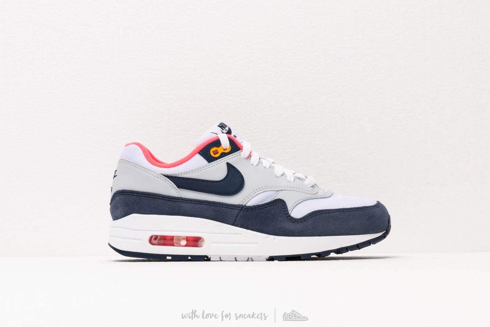 Women s shoes Nike Wmns Air Max 1 White Midnight Navy Pure