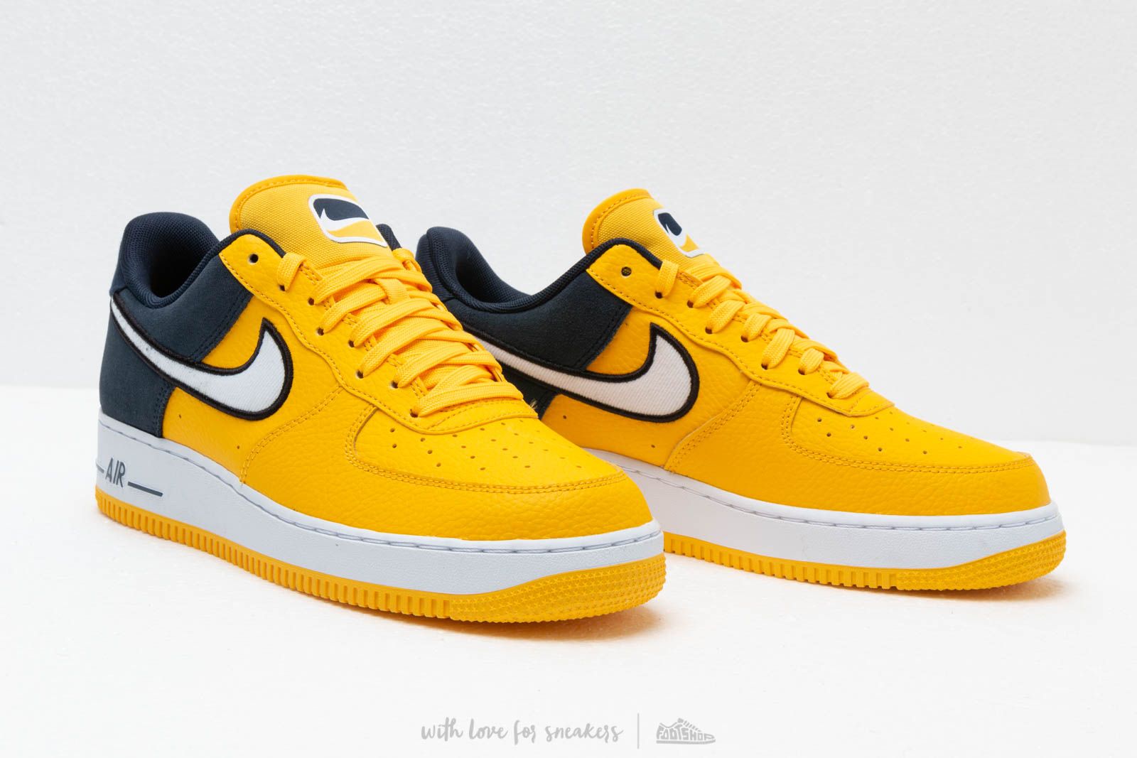 Nike air force 1 07 lv8 low top black amarillo