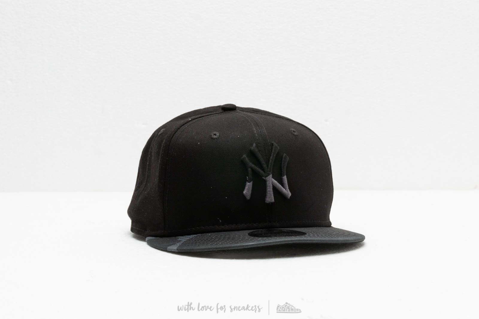 Kšiltovky New Era MLB Essential Camo New York Yankees Grey Camo/ Black
