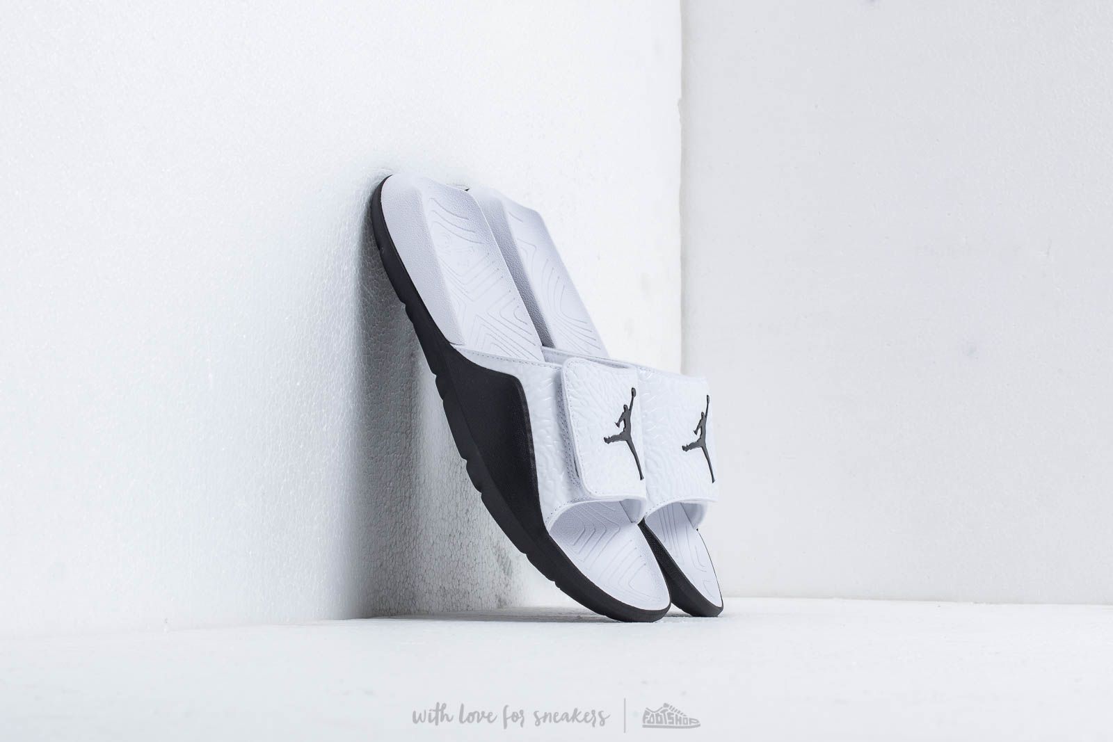 Încălțăminte și sneakerși pentru bărbați Jordan Hydro 7 V2 White/ Black