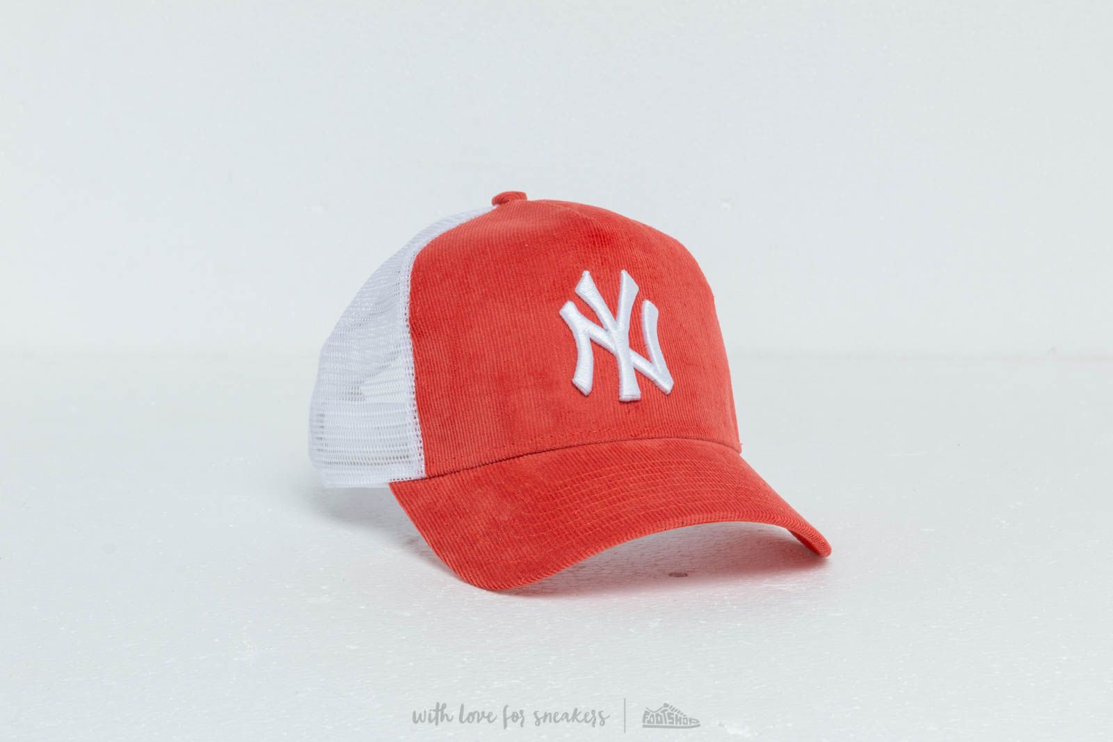 Šiltovky New Era A Frame MLB Micro Cord New York Yankees Trucker Cap Coral/ White