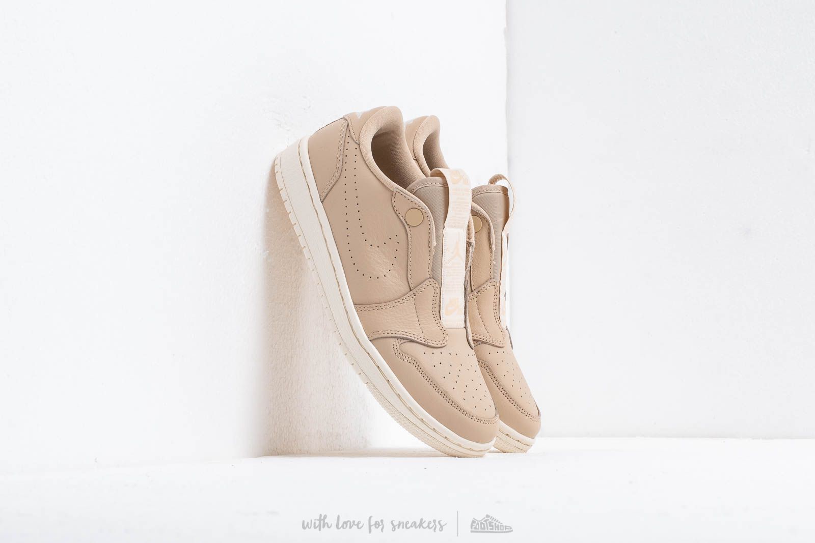 wmns air jordan 1 ret low slip