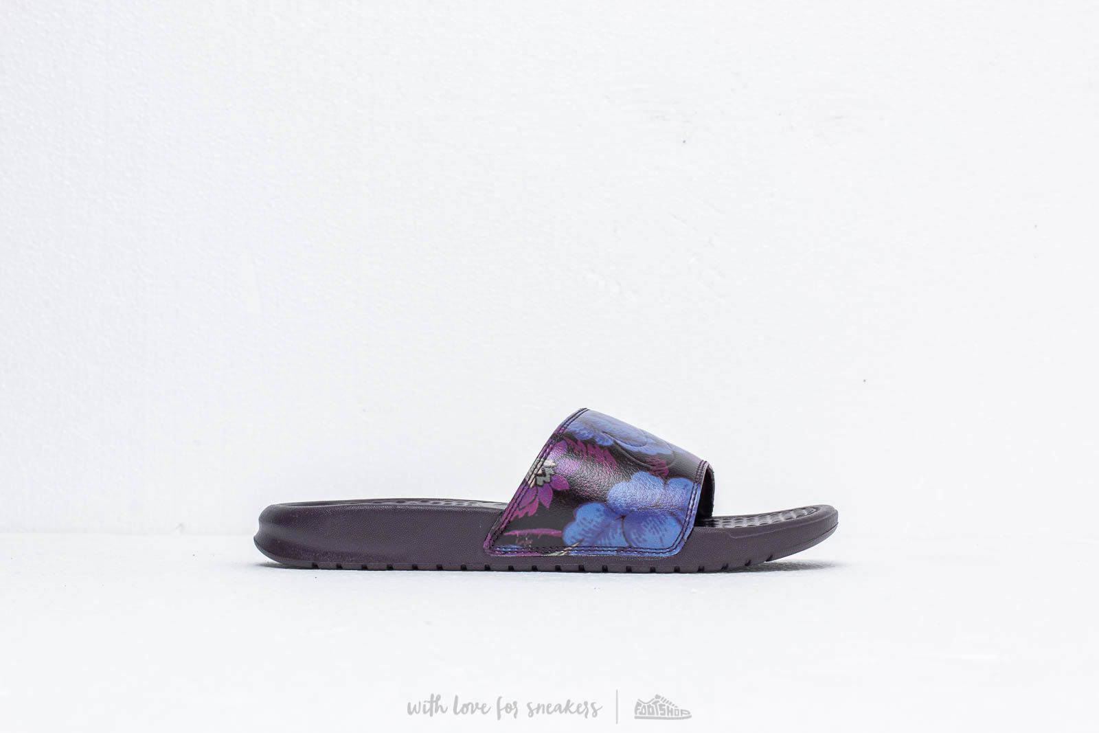 Nike benassi slides clearance burgundy