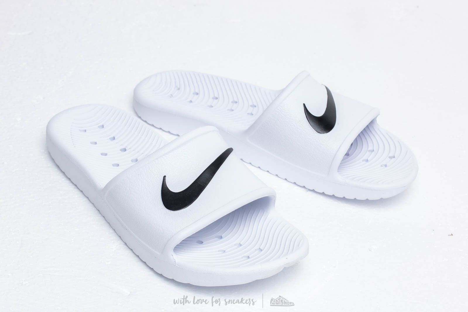 Women's shoes Nike Wmns Kawa Shower White/ Black