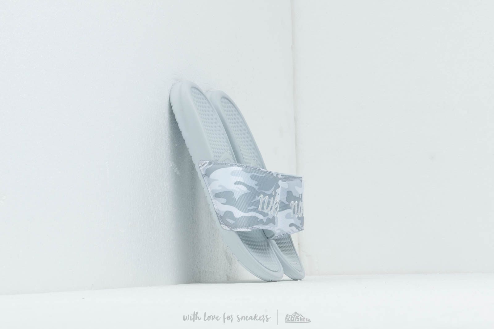 Nike benassi jdi text se store