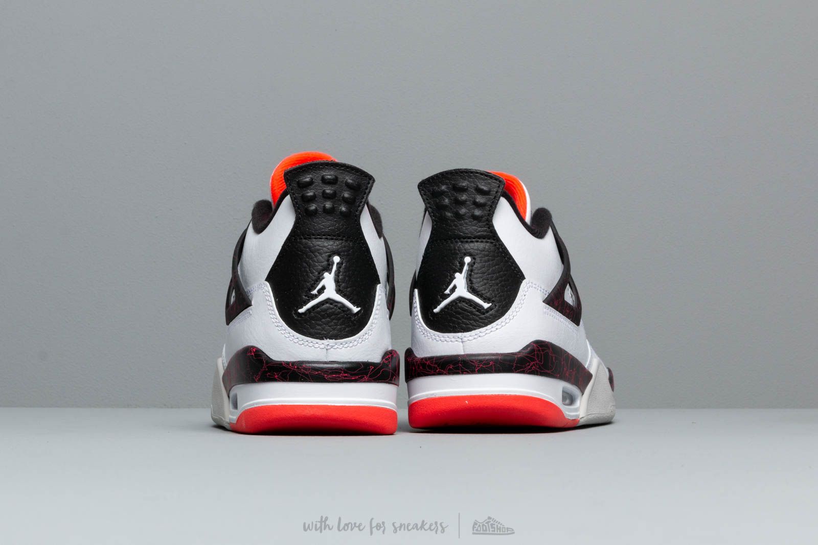 Jordan 4 lava best sale red