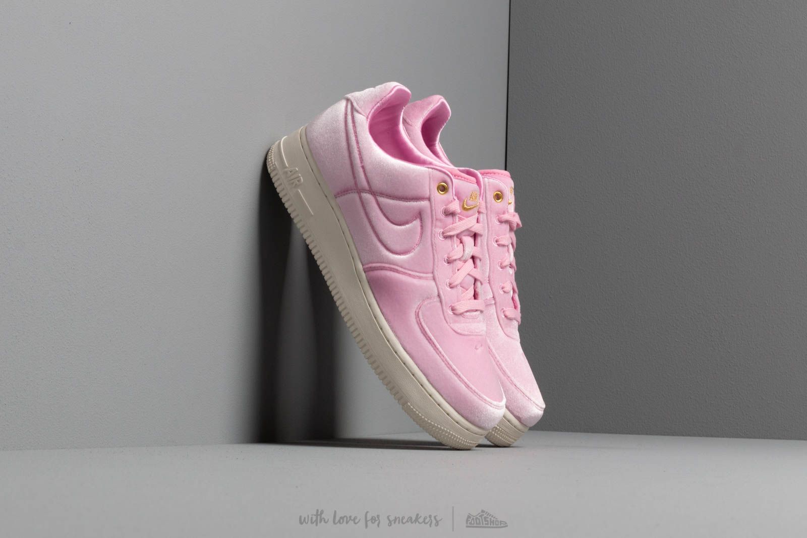 Мъжки кецове и обувки Nike Air Force 1 '07 Premium 3 Pink Rise/ Pink Rise-Sail-Metallic Gold