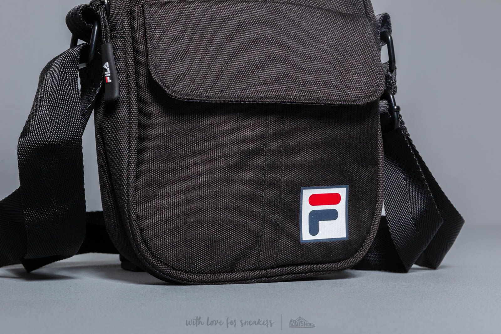 Pusher bag fila sales