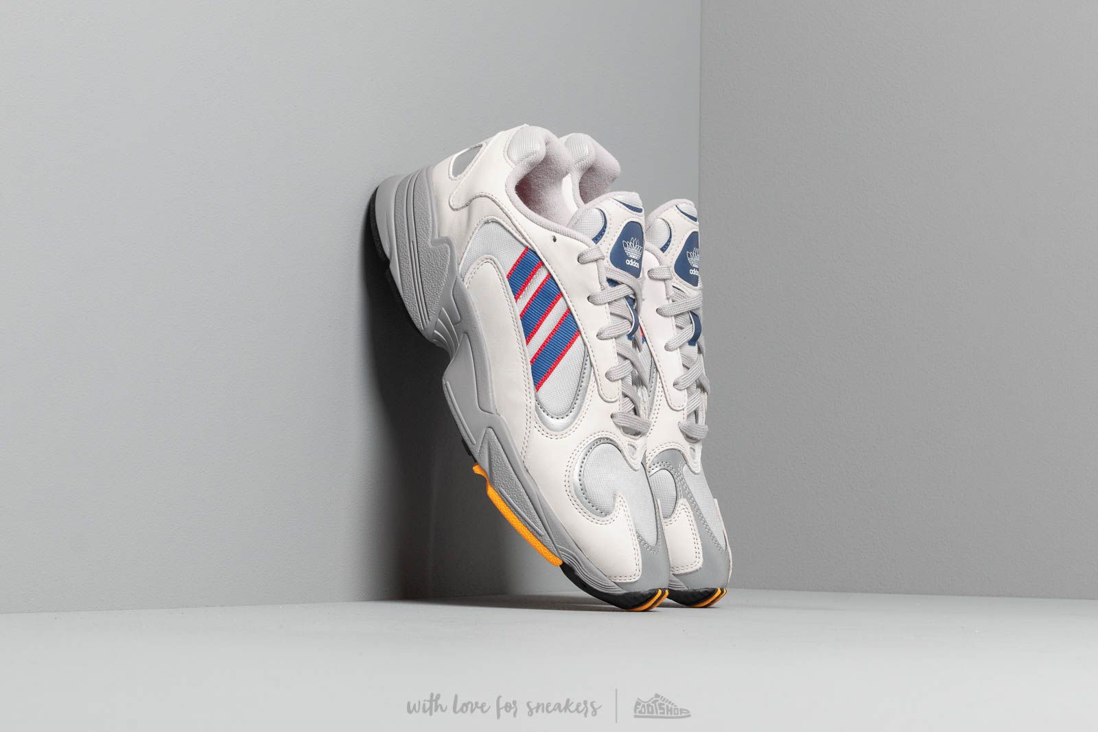 Férfi cipők adidas Yung-1 Grey Two/ Croyal/ Scarle