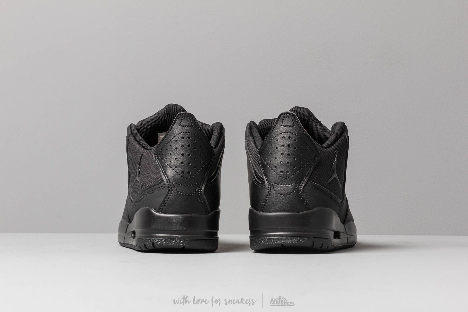 Skor Jordan Courtside 23 Black/ Black-Black