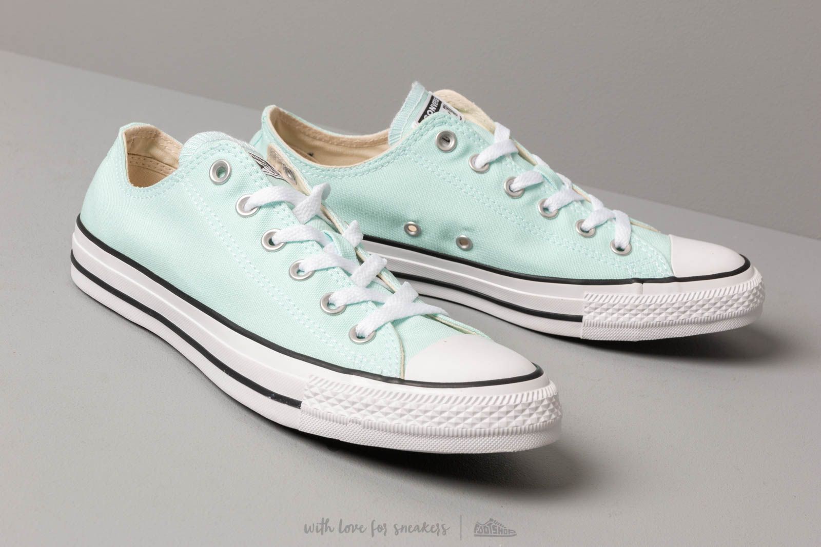 Converse shoes hotsell light blue